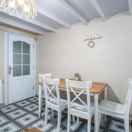 Apartament Earthquake-resistant Standalone Duplex House *