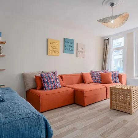 Earthquake-resistant Standalone Duplex House Stambuł