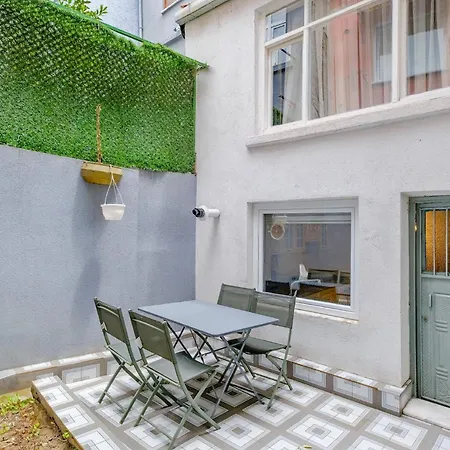 Earthquake-resistant Standalone Duplex House Stambuł